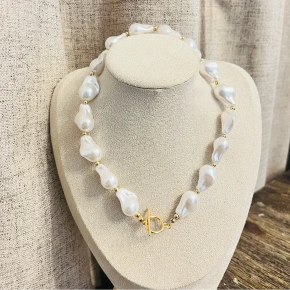 Anthropologie Pearl Necklace – Baroque Gold Toggle Chain – coastal beach - Picture 6 of 11